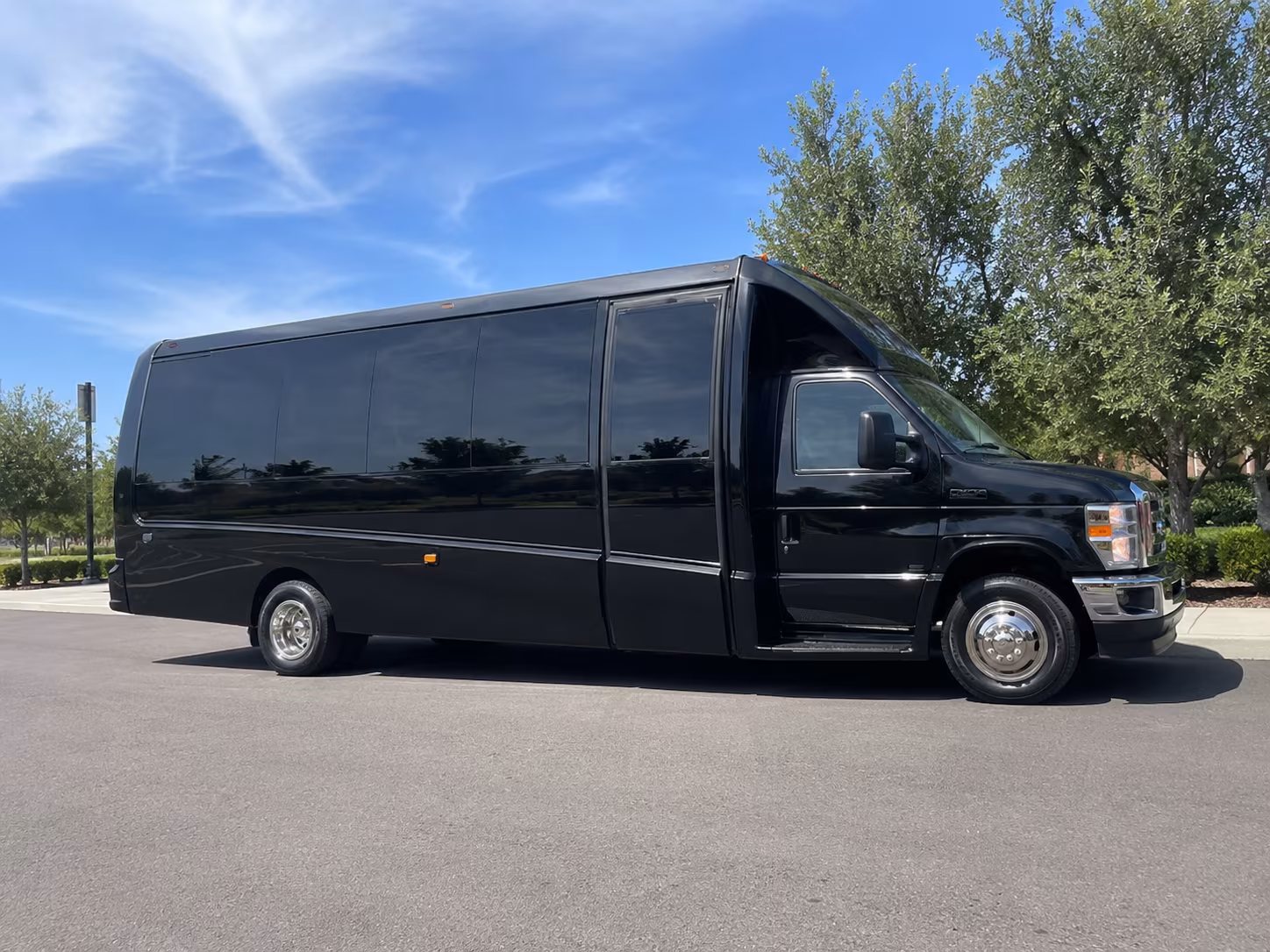 concert shuttle buses for groups heading to the crossroads and downtown kc