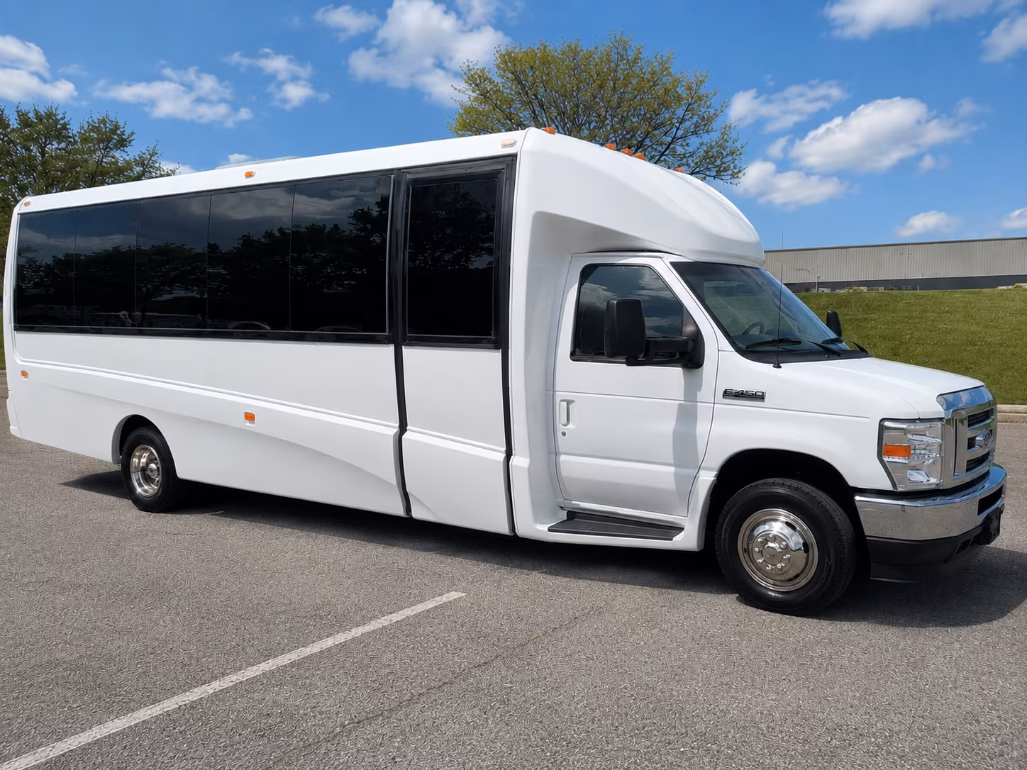 corporate airport transfer buses between shawnee and kansas city international