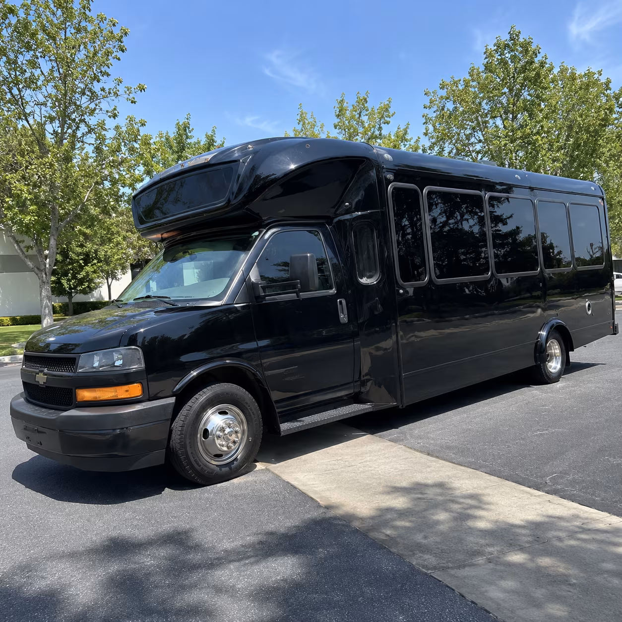 shawnee 15 passenger party bus