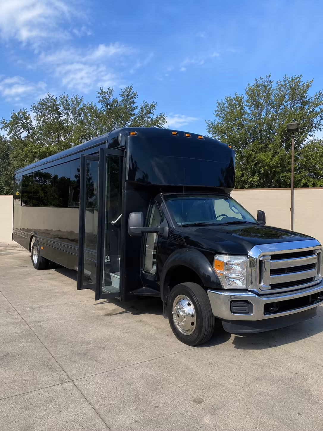 shawnee 20 passenger party bus