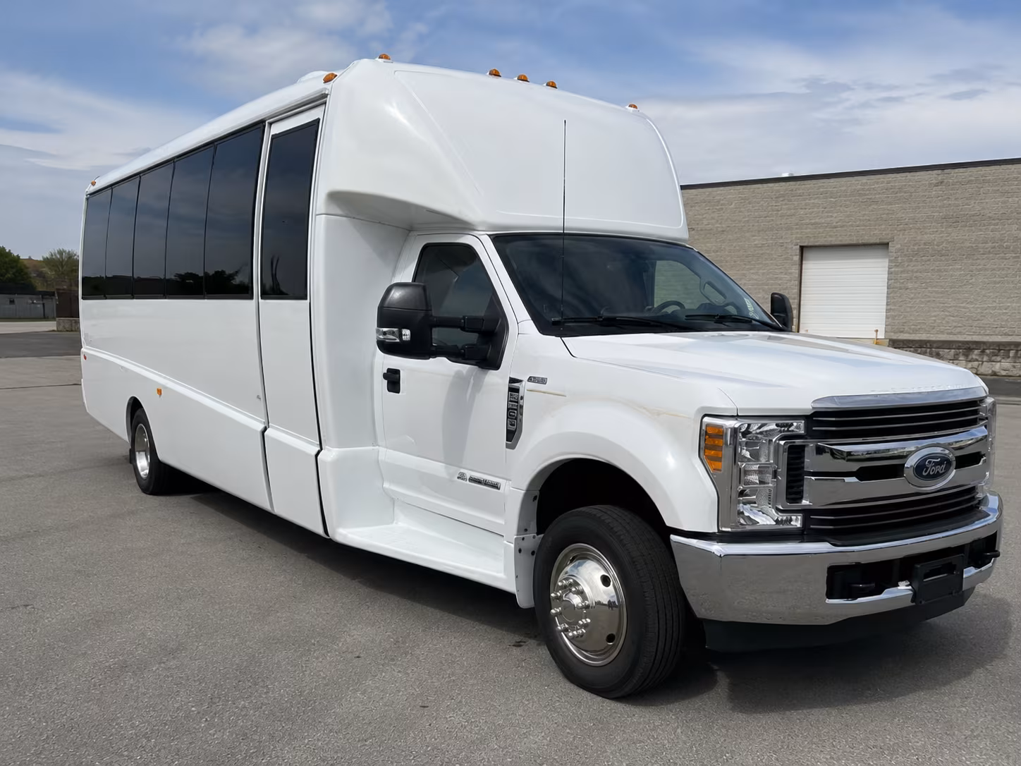 shawnee school buses for outdoor and farm field trips