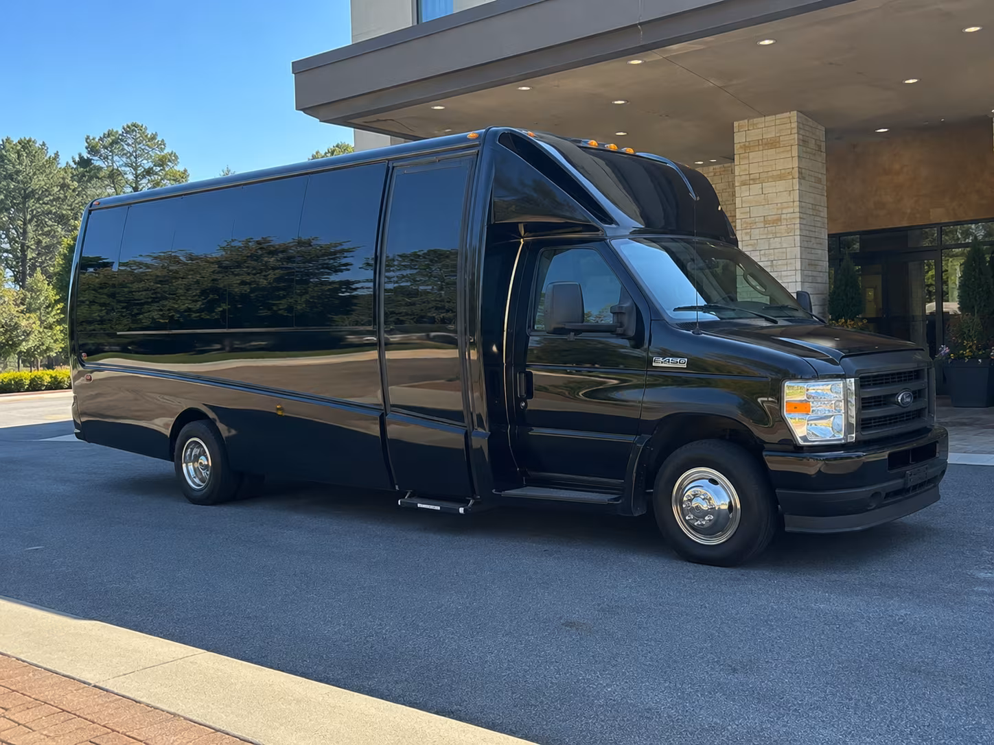 shuttle buses to starlight theatre and swope park events
